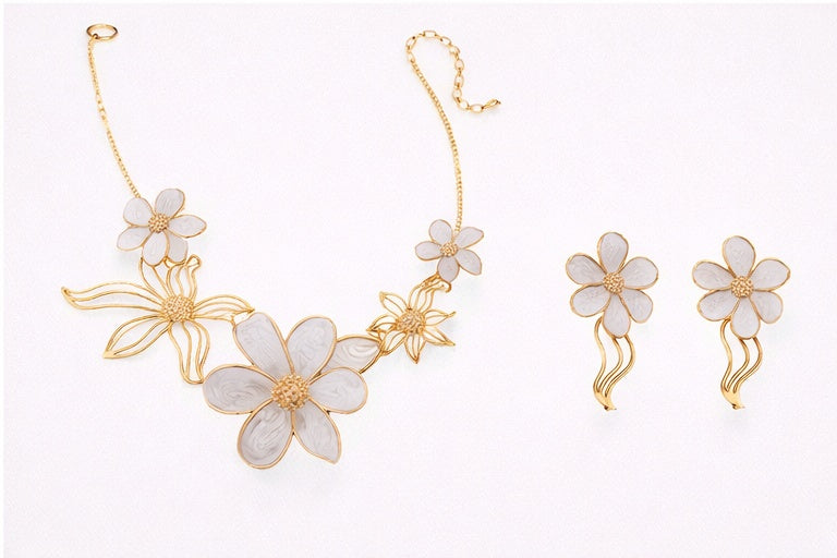 Handcrafted Floral Ethnic Necklace Set – White Enamel & Gold-Tone Statement Jewelry